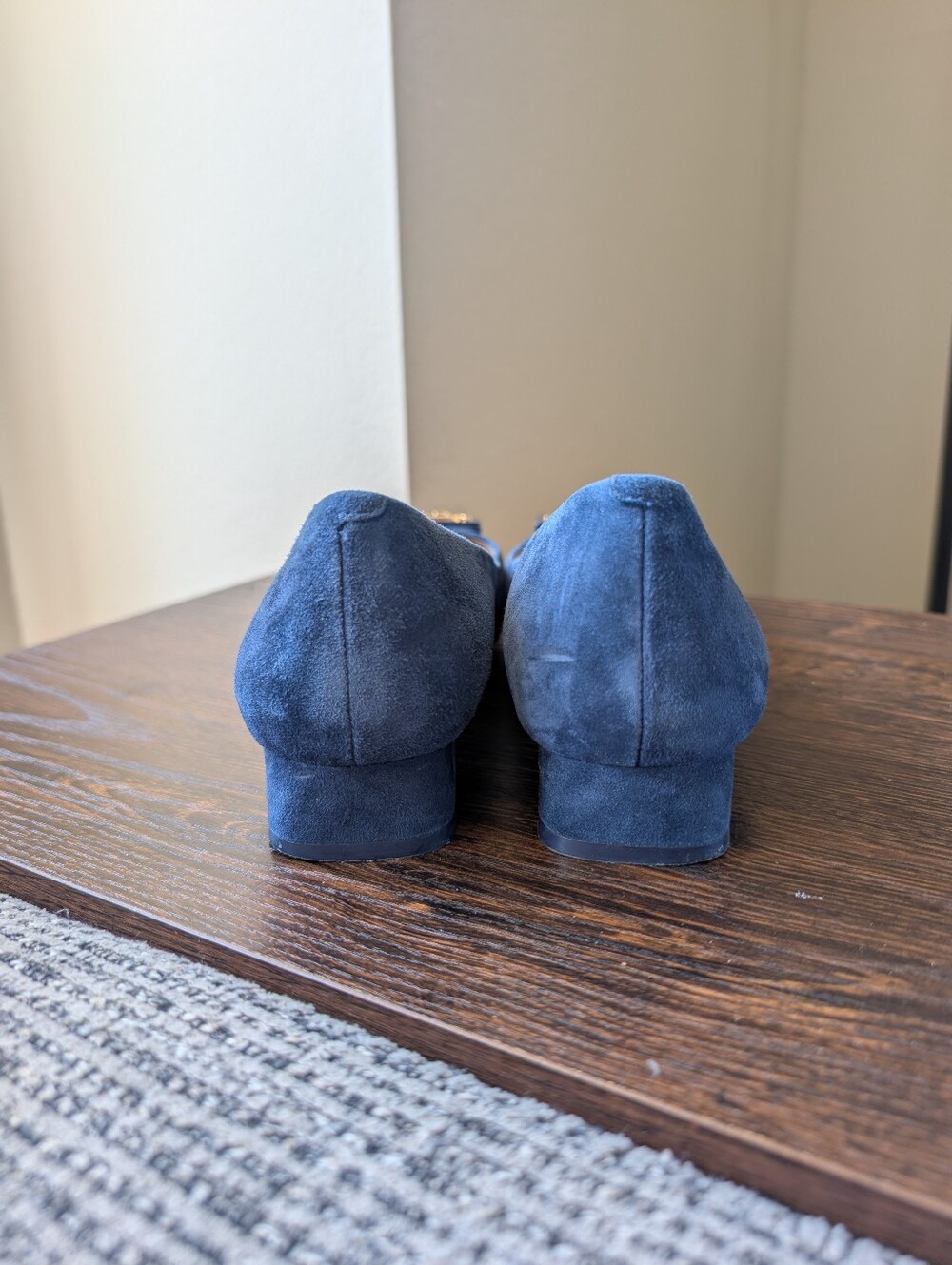 Tory Burch Gigi Blue Suede Gold Logo Slip-on Flats Shoes - Picture 4 of 12